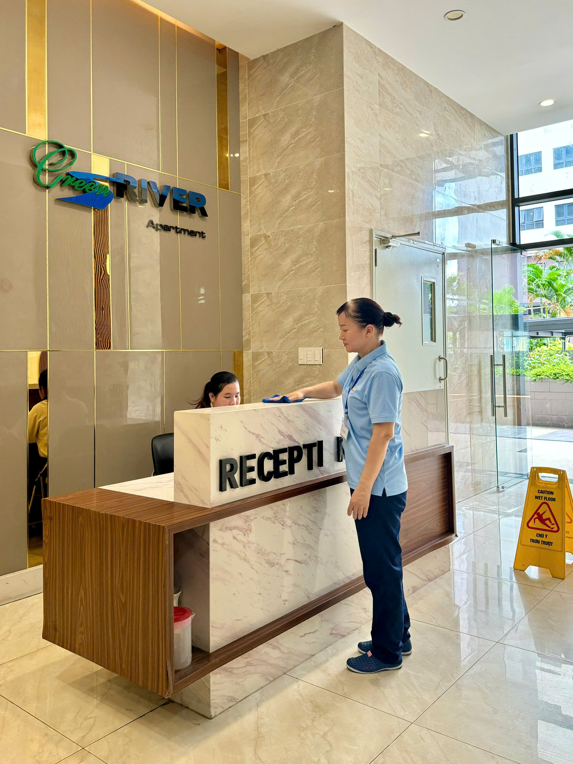 Nhân sự ANITIME triển khai vệ sinh công nghiệp